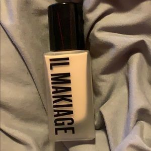 IL Makiage foundation